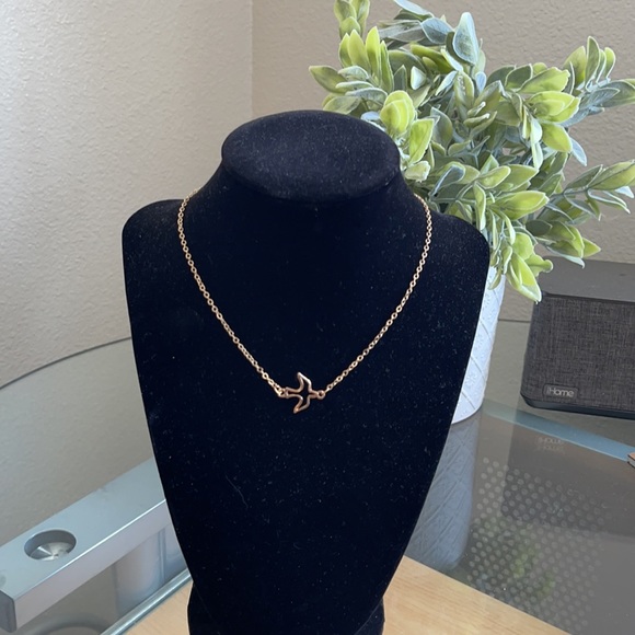 Trendy Dove/Bird Necklace - Picture 2 of 5